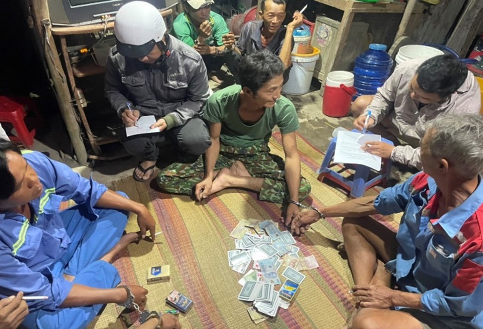 Hiện trường vụ đánh bạc tại ấp Đông Lợi A, xã Đông Phước, huyện Châu Thành